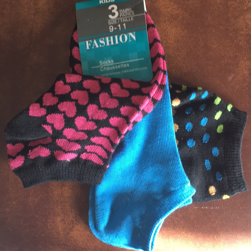 NWT 3 pairs of fashion kids socks, size 9-11